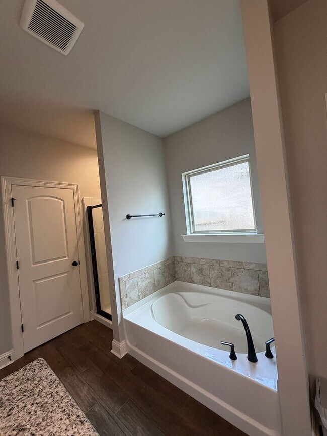 Building Photo - 403 Mangrove Ln