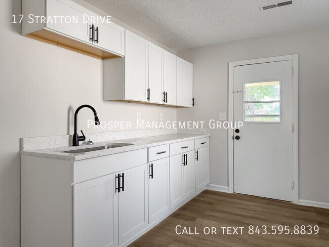 Building Photo - 17 Stratton Dr