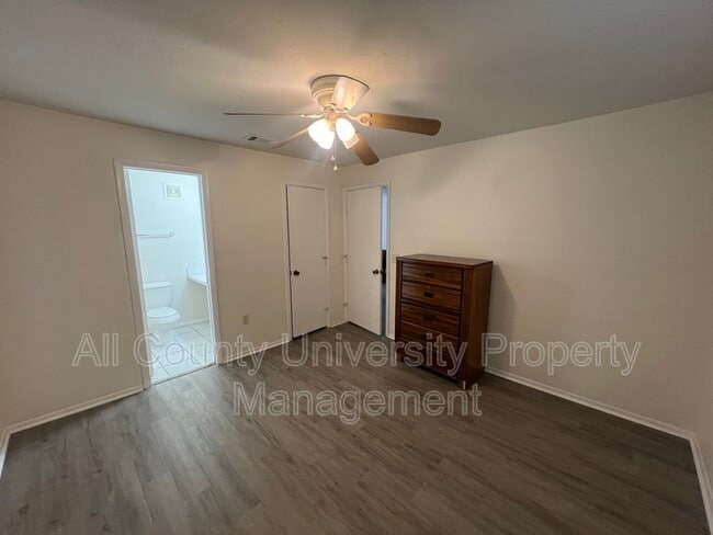 Building Photo - 4000 SW 23rd St