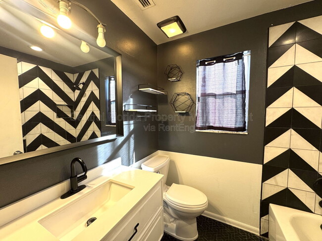 Building Photo - 2802 Curry Village Ln