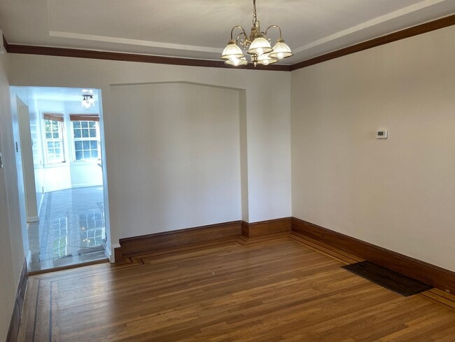 Building Photo - Classic & Timeless Parkside Home 3BD / 2.5BA