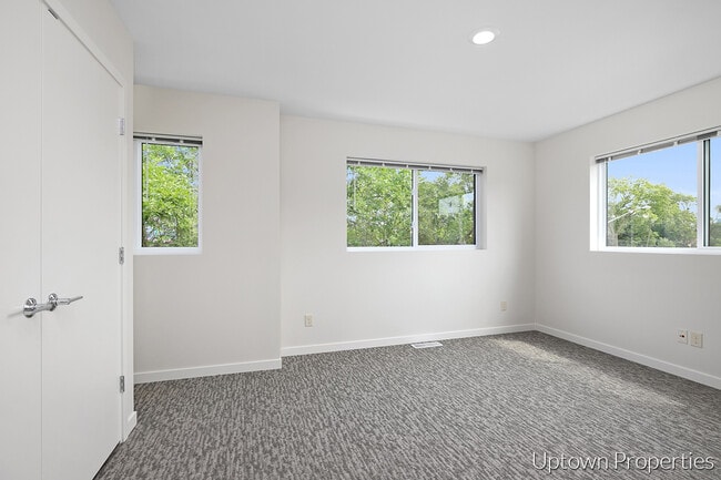 Interior Photo - 810 Fulton St W