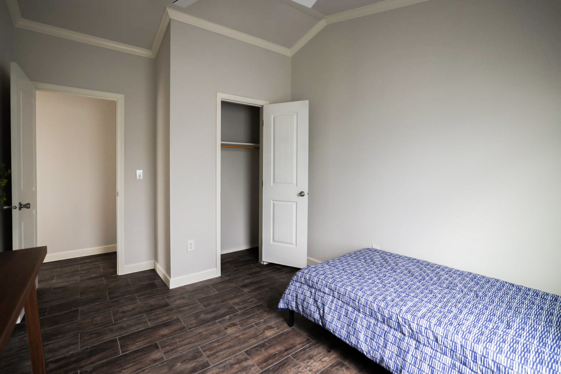 Guest bedroom - 813 Toluca