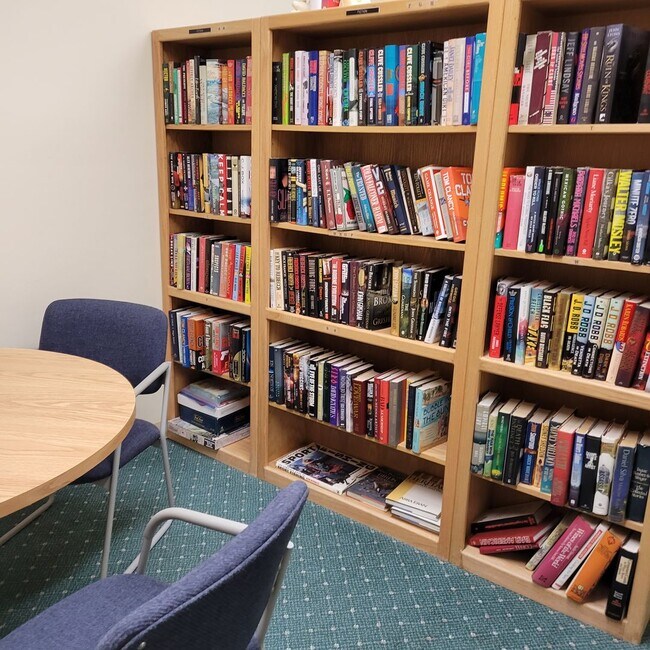 Building Photo - Annual UNfurnished Siesta Key Gulf front 2/2 condo with water views!