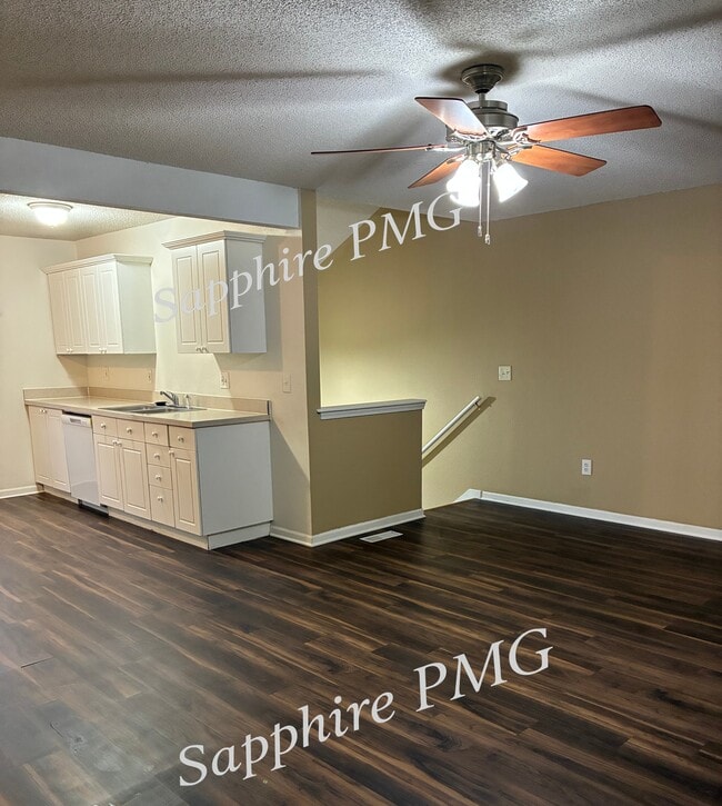 Building Photo - 5621 N Northwood Terrace