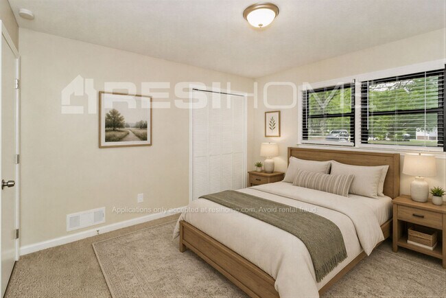 Building Photo - 4087 Essex Dr