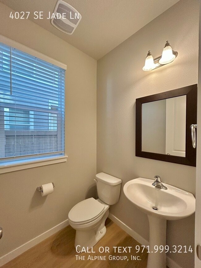 Building Photo - 4027 SE Jade Ln