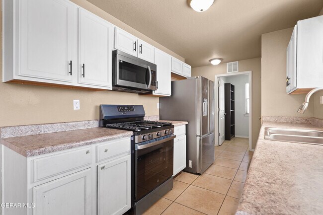 Building Photo - 10720 Canyon Sage Dr