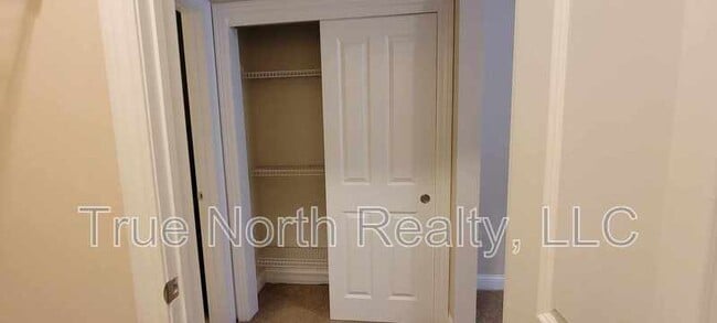 Building Photo - 960 Perry St