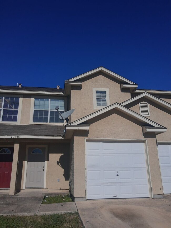 Building Photo - Converse 3 Bedroom Townhouse with Attached One-Car Garage and Large Fenced Backyard