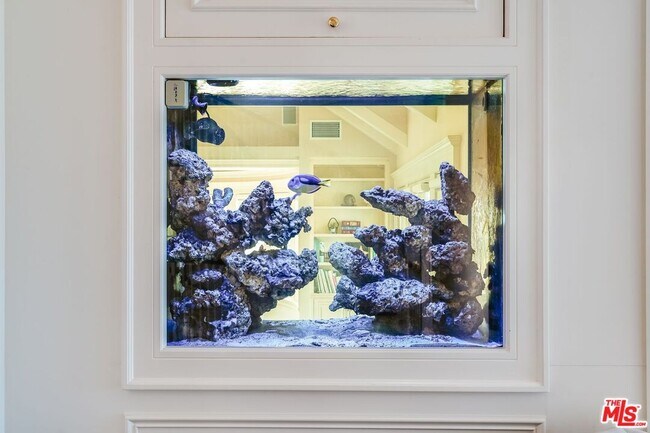 Building Photo - 6277 Sea Star Dr