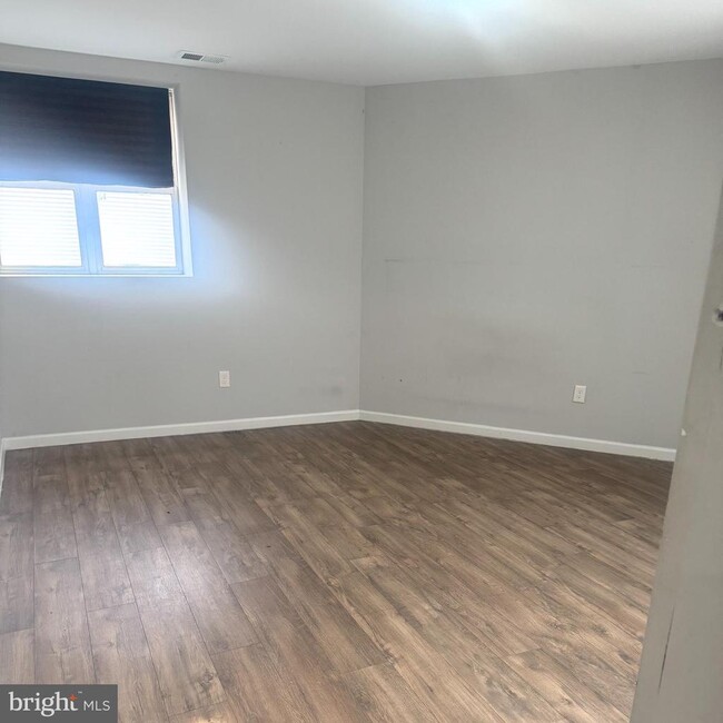 Building Photo - 609 Brunswick Ave