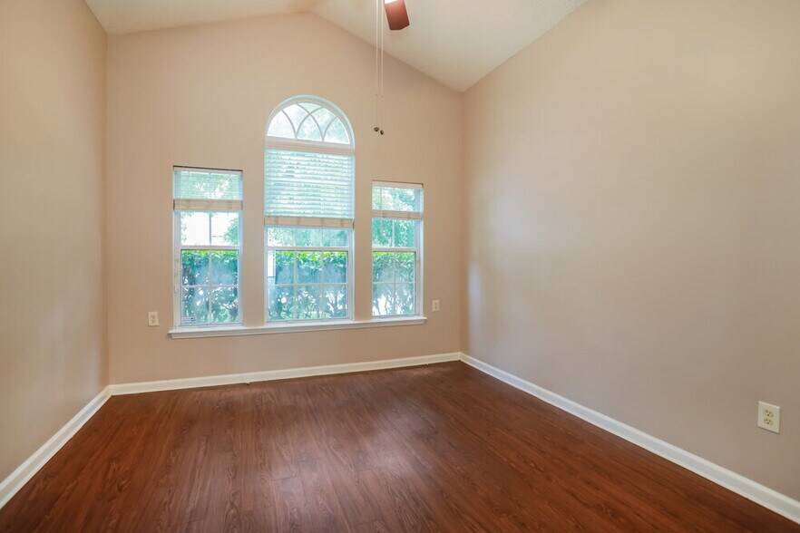Building Photo - 4016 Leatherwood Dr