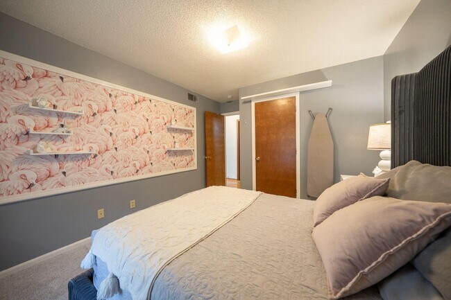Building Photo - Charming Home in Valley View Gardens