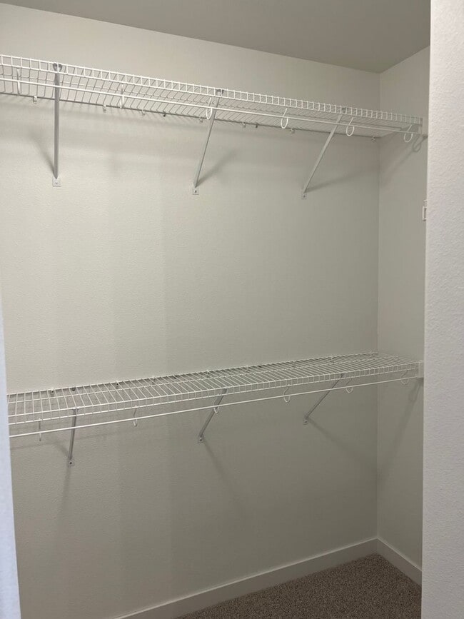 Building Photo - 4 Bed 2 Bath Single Family Home