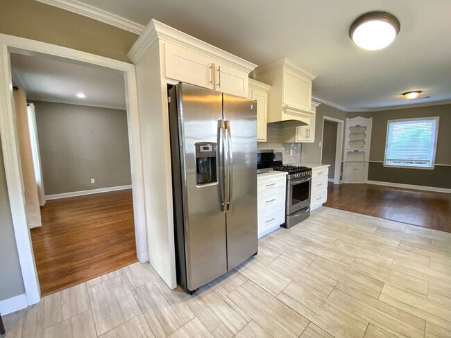 Building Photo - Nicely updated home in High Point Terrace