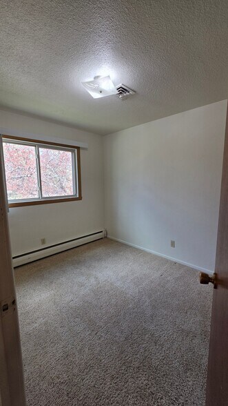 Building Photo - 908 8th St S