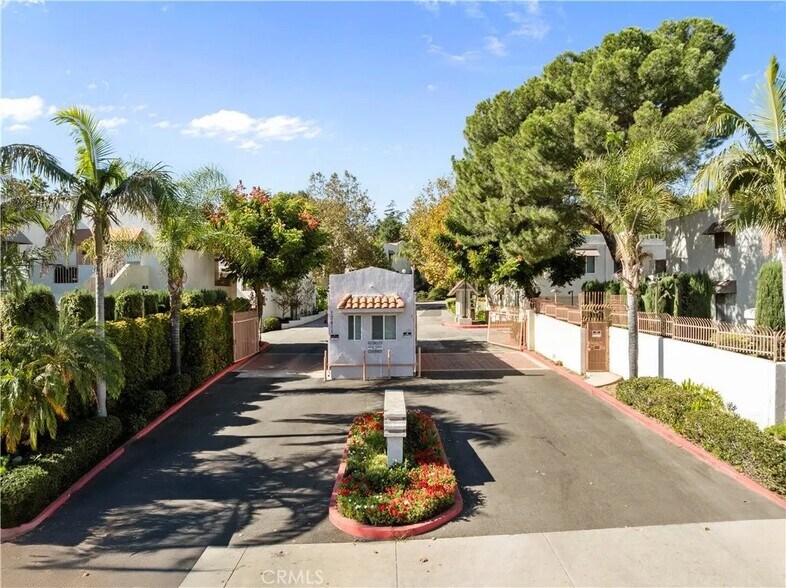 Building Photo - 12411 Osborne St