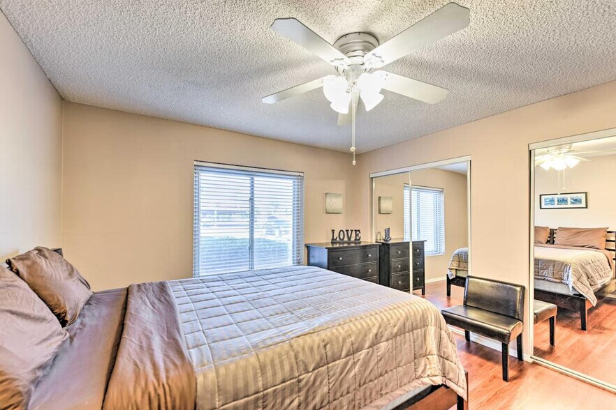 Building Photo - 602 North May-SI ID1385977P