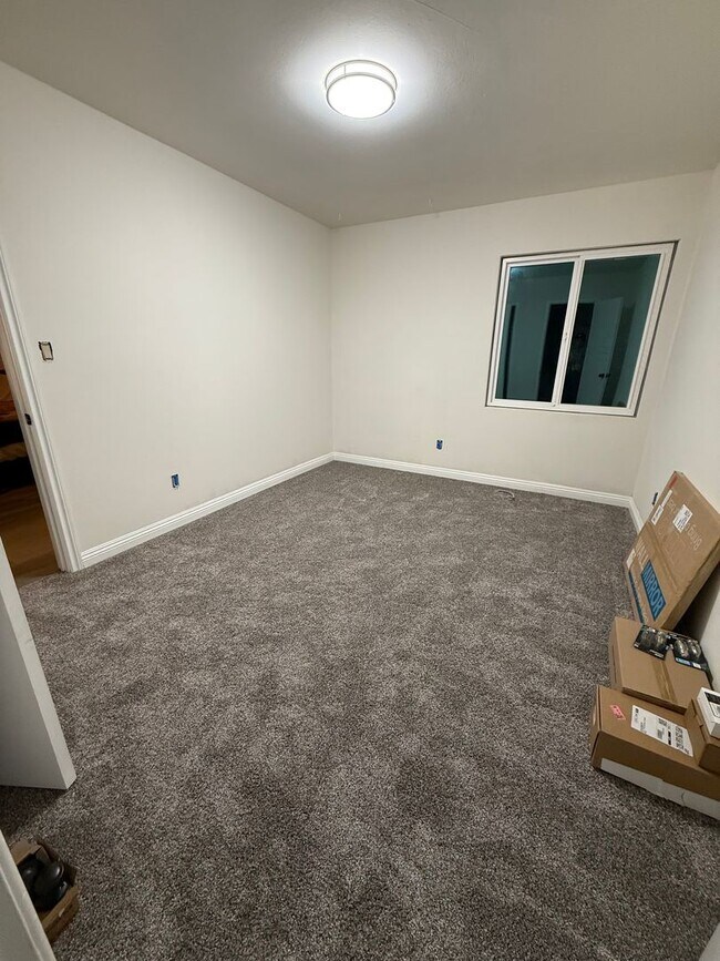 Building Photo - 3 bedroom townhome for rent in Paradise Hills $2,995