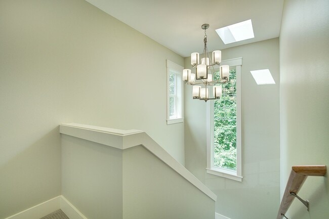 Building Photo - 3Bd/3.25Ba Kirkland Townhome