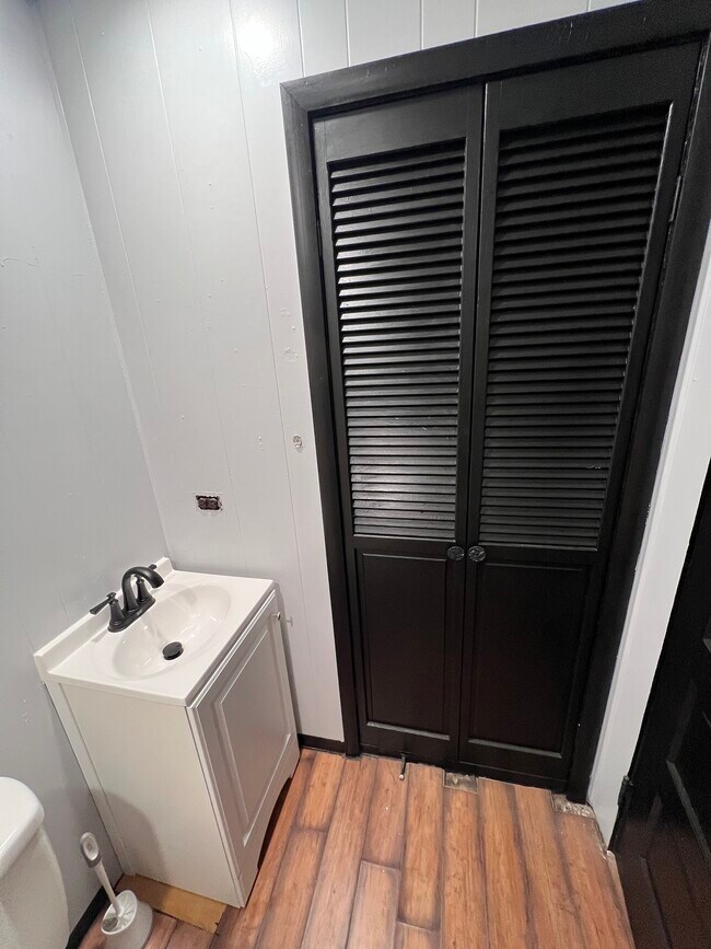 Building Photo - 2129 Delmar Ave