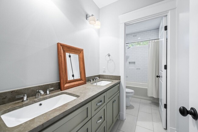 Building Photo - Stunning 4BE/3.5BA home in the heart of Gr...