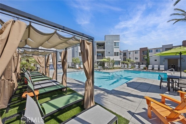 Building Photo - 980 N Tangent Privado