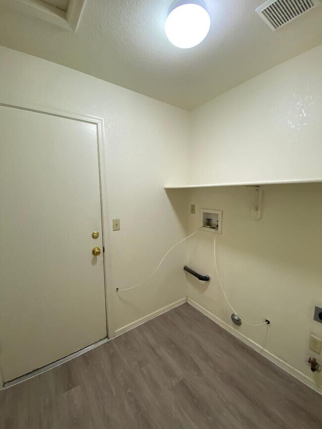 Building Photo - 10237 E Desert Crossings Way
