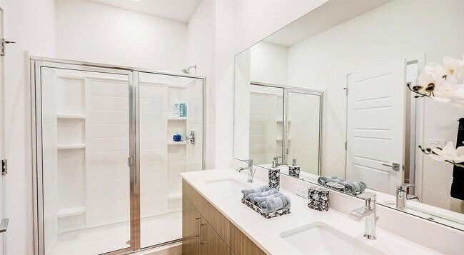 Building Photo - 8044 Gulfstream Ct