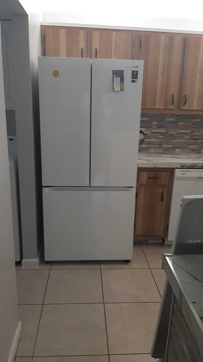 Building Photo - 5990 Pine Cone Ct