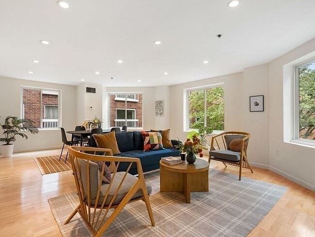 Building Photo - "Spacious 2-Bed Retreat with Granite Touches & Pool Access in Cambridge's Heart!"