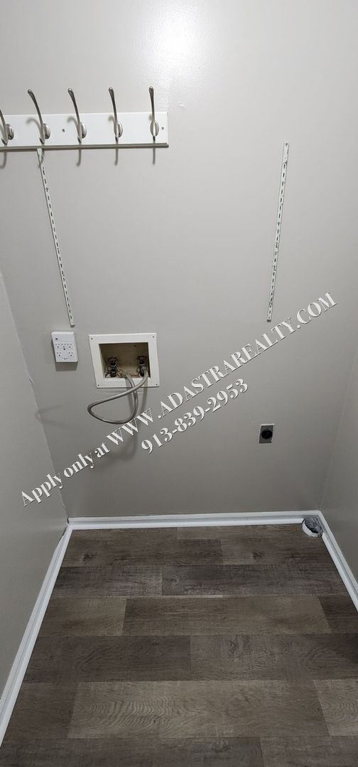 Building Photo - Nice 3 Bed 1.5 Bath Duplex in Leavenworth-Available NOW!!