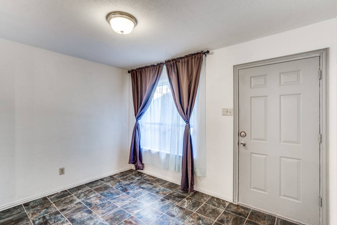 Building Photo - 511 Post Oak Ln