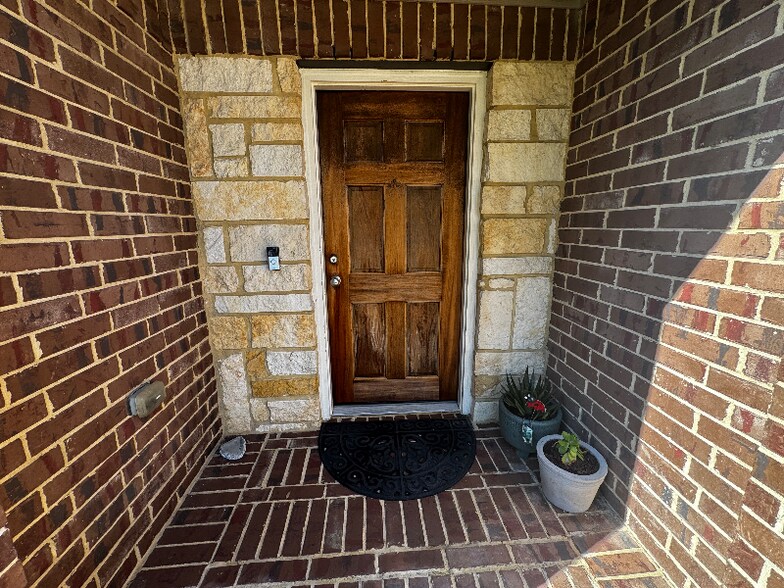 Building Photo - 1 Quarterhorse Dr