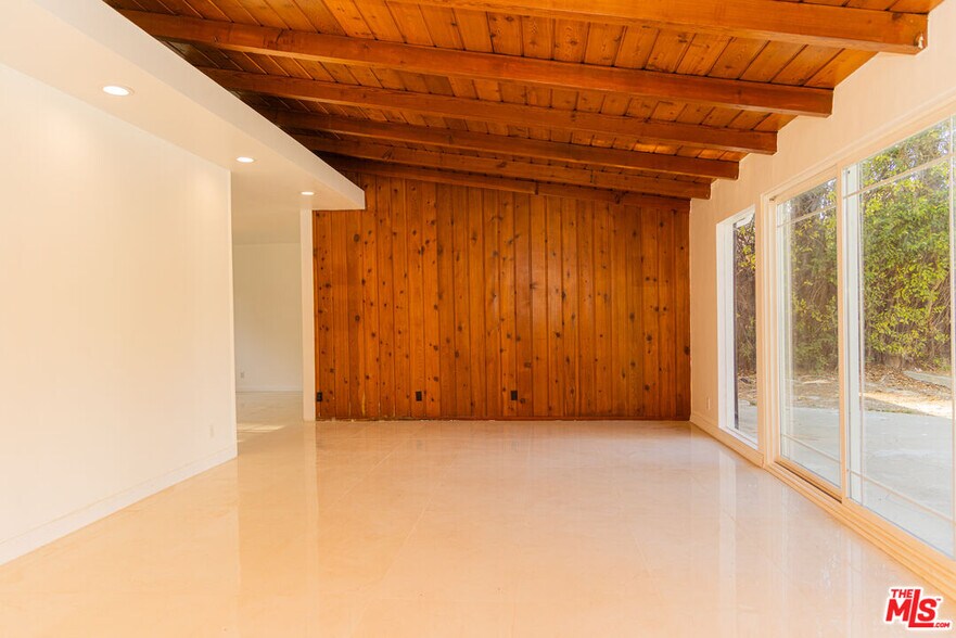 Building Photo - 5604 Valley Circle Blvd