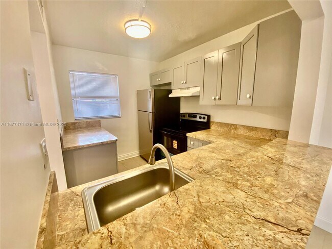 Building Photo - 3199 Foxcroft Rd