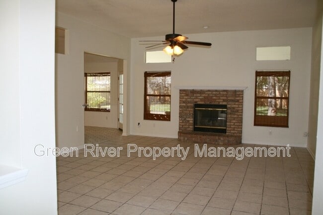Building Photo - 6106 Pine Ave
