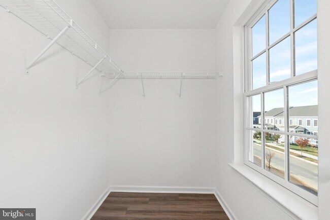 Building Photo - 852 Mapleton Ave