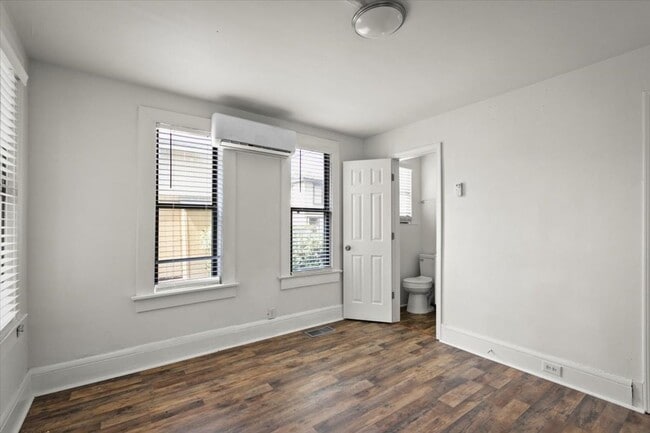 Building Photo - Beautiful Newly Renovated Studio in Ingleside Park!