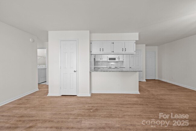Building Photo - 6203 Rosecroft Dr