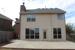 Building Photo - 505 SW 121st Pl