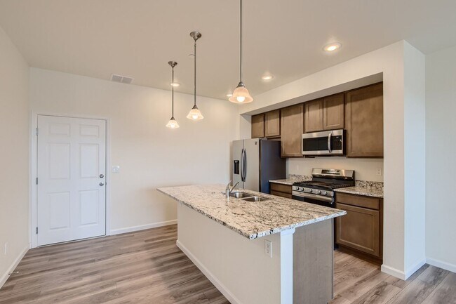Building Photo - Welcome to this 3 bed, 2 and half bath town-home in Briargate area