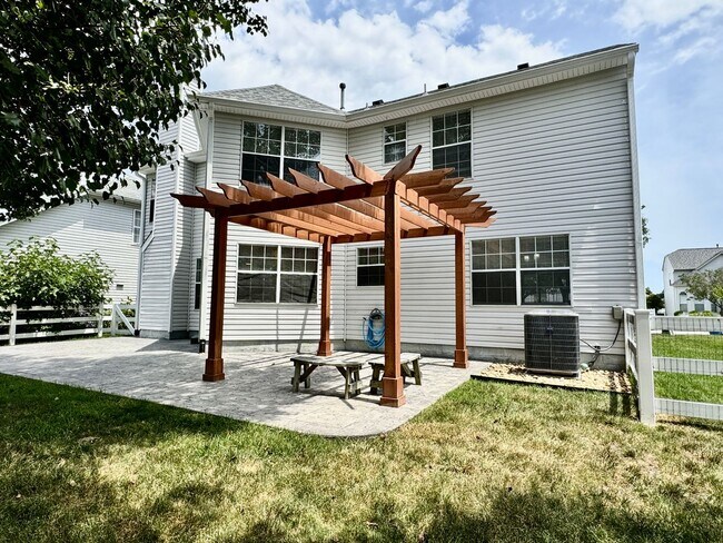 Building Photo - 4-Bedroom Home Castleton Ready 07-16-26! A Pet-Friendly Home - All Appliances - Fenced Yard - Exc...