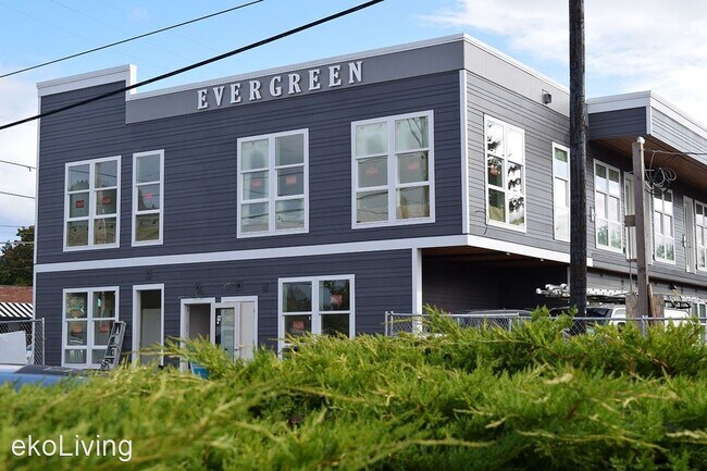 Building Photo - 2713 E Evergreen Blvd