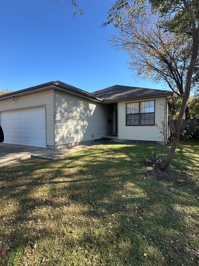 Primary Photo - 821 Prospect St