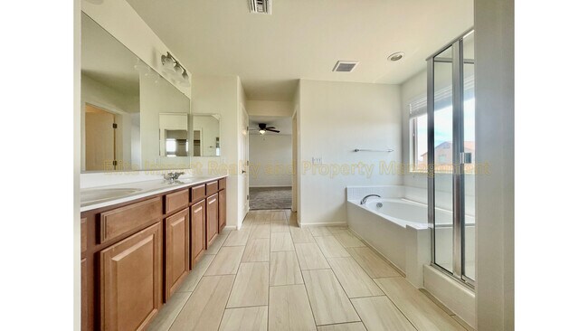 Building Photo - 11442 E Dry Wind Dr