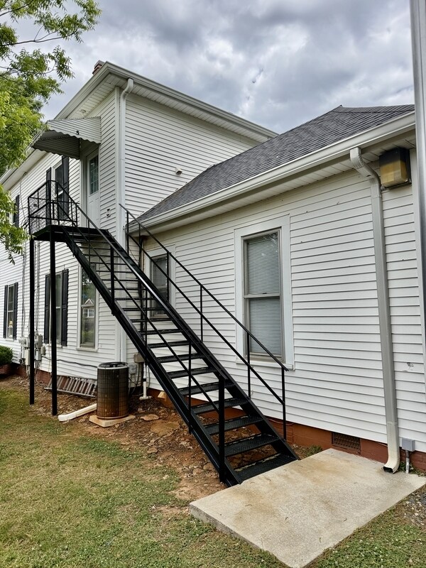 Building Photo - 169 Keys Ferry St