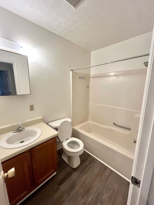 Building Photo - Renovated Home Near Virginia Tech