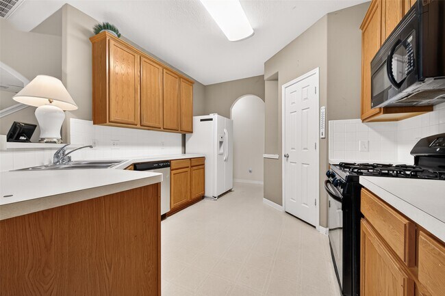 Building Photo - 14744 Branchwest Dr